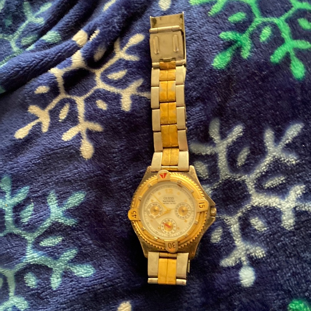 🤍 Men’s guess watch
